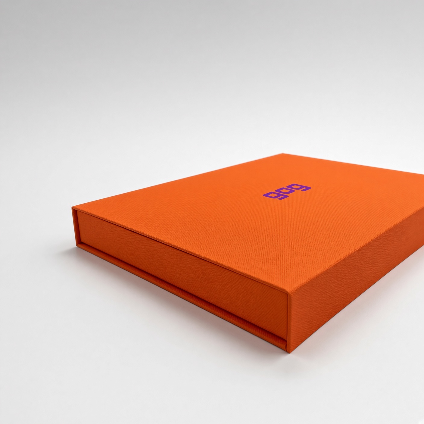 Oranžinė magnetinė dėžutė su folijuotu logotipu